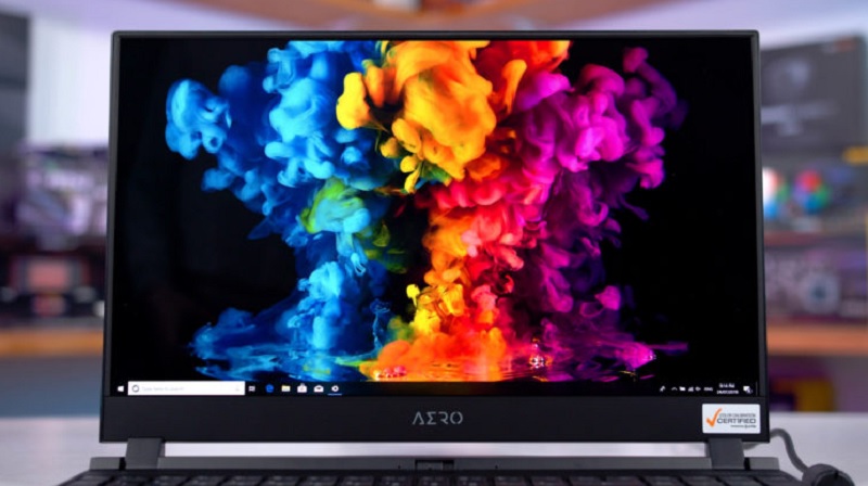 Jenis Layar Laptop yang Paling Nyaman untuk Dipakai Sehari-Hari