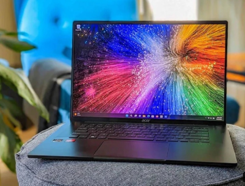 Jenis Layar Laptop yang Paling Nyaman untuk Dipakai Sehari-Hari